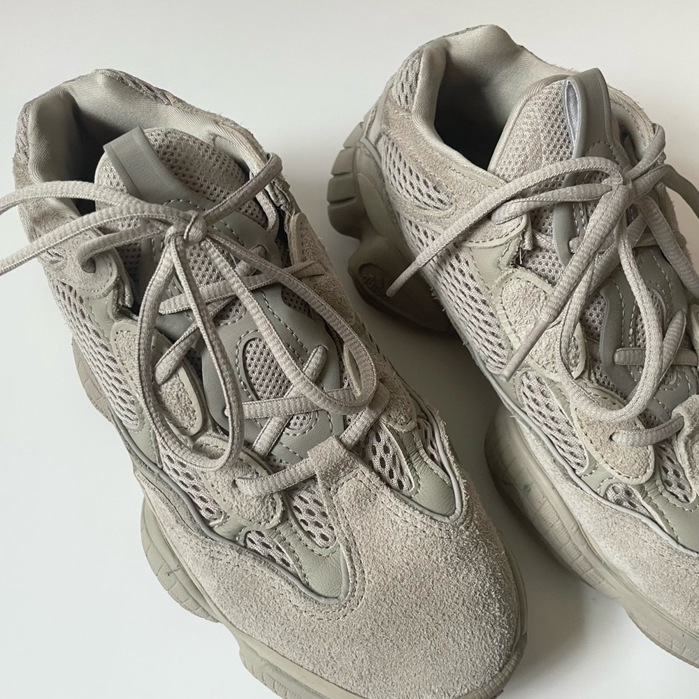 Adidas Yeezy 500 in Taupe